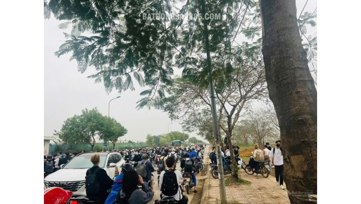 Tôi cần bán mảnh đất trục chính kinh doanh đường rộng 7m, full thổ cư sổ hồng hà nội, gần Cổng ĐHQG