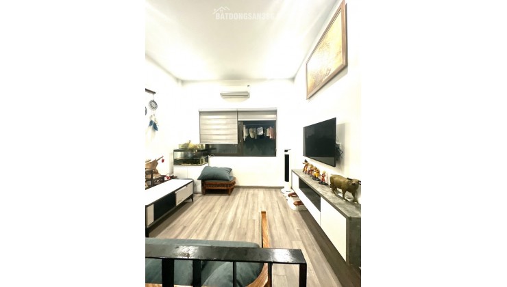 Bán nhà Hoàng Liệt, Hoàng Mai, Ô tô đỗ cửa, View hồ Linh Đàm, 43m2, 14.8 tỷ(CTL)