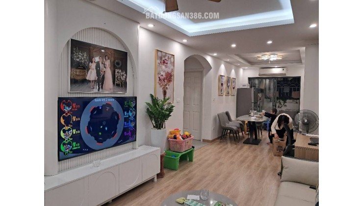 Bán nhà CHCC Trịnh Đình Cửu, Hoàng Mai, 2N 2Vs, 72m2, 5.7 tỷ(CGL)