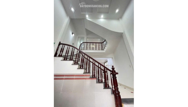 HOÀNG MAI GIÁP HAI BÀ – Ô TÔ TRÁNH – KINH DOANH – LÔ GÓC NỞ HẬU