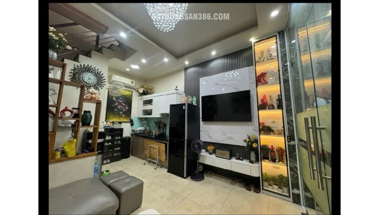 BÁN NHÀ ĐẸP PHƯỜNG CẦU GIẤY 50M 7 TẦNG CÓTHANG MÁY