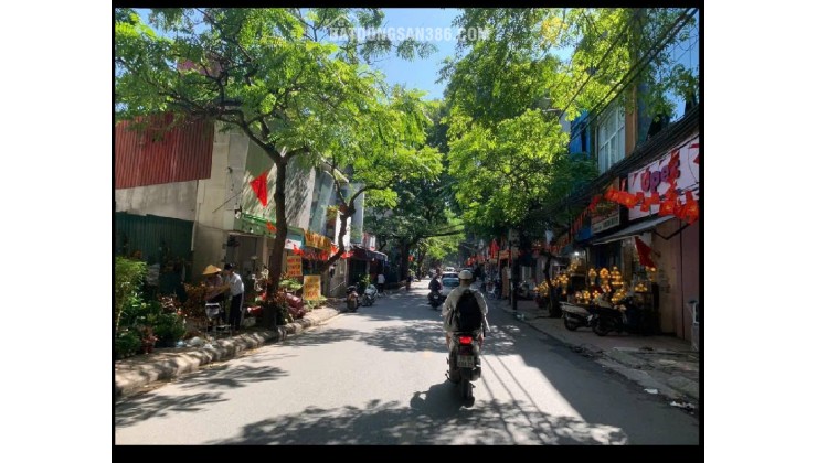 BÁN NHÀ HOÀNG HOA THÁM , KHU VỰC LÕI TRUNG TÂM CỦA THÀNH PHỐ.