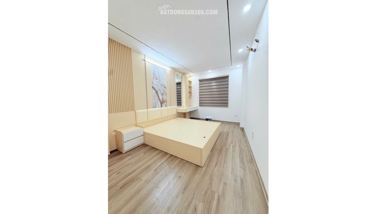 NHỈNH 12 TỶ SỞ HỮU NHÀ MỚI THANG MÁY GIÁP BÁT, 42M2 X 5 TẦNG