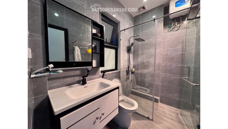 Siêu Hiếm ! Chỉ hơn 8 tỷ. Nhà 6T thang máy. Cách 1 nhà ra mặt phố Ngọc Lâm, 2 nhà ra Hồ, view hồ thoáng mát.