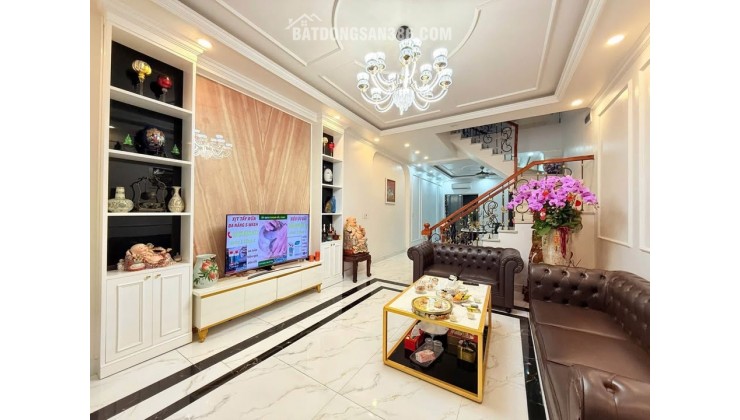 Nhà phân lô 193 Văn Cao - Thư Trung , 90m 4 tầng, giá 8.3 tỉ