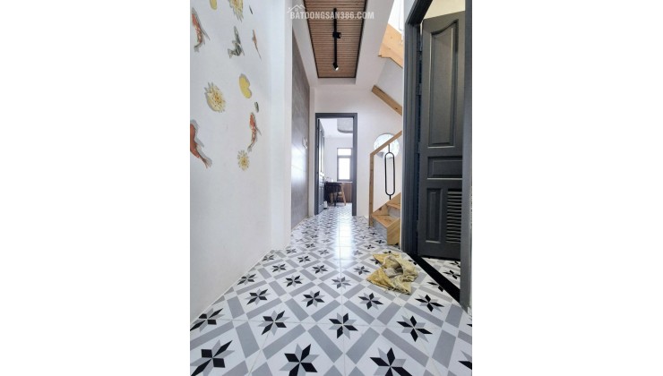 SIÊU PHẨM NHÀ 4 TẦNG SANG TRỌNG HXH GẦN CHỢ, BẾN XE BUÝT HIỆP THÀNH, QUẬN 12..