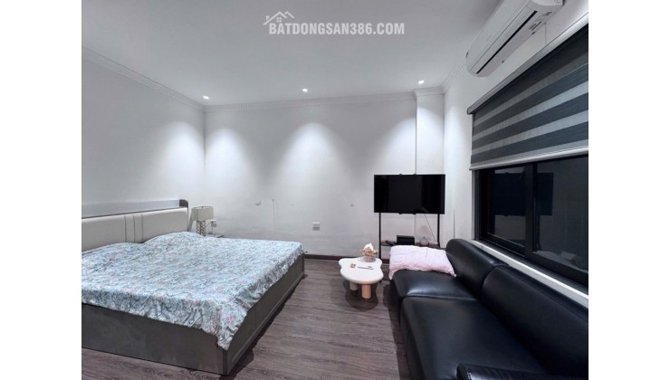 Siêu Hiếm ! Chỉ hơn 8 tỷ. Nhà 6T thang máy. Cách 1 nhà ra mặt phố Ngọc Lâm, 2 nhà ra Hồ, view hồ thoáng mát.