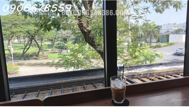 Bán Biệt thự căn góc ngay Hồ Bán Nguyệt Phú Mỹ Hưng Q7