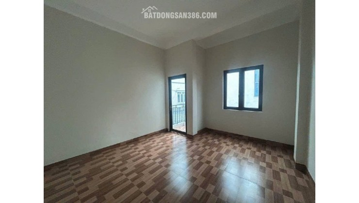 BÁN  NHÀ 3 TẦNG CỔ DƯƠNG MỚI TOANH, Ô TÔ NGỦ TRONG SÂN. NGAY CHỢ CỔ DƯƠNG