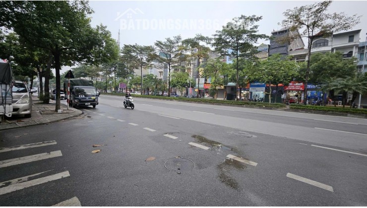 BÁN NHÀ PHỐ NGỌC LÂM LONG BIÊN - 11 TỶ - 42M2 -  5 TẦNG - Ô TÔ - KINH DOANH FULL NỘI THẤT