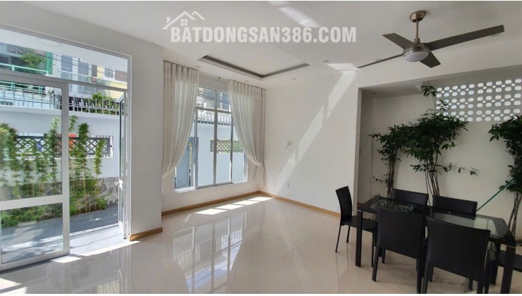 Căn Góc Hai Mặt Tiền Thoáng Đẹp Ngay Trung Tâm Nha Trang