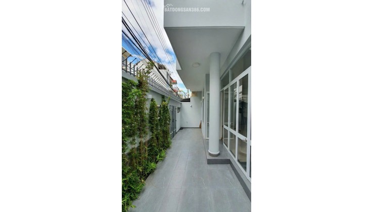 Căn Góc Hai Mặt Tiền Thoáng Đẹp Ngay Trung Tâm Nha Trang