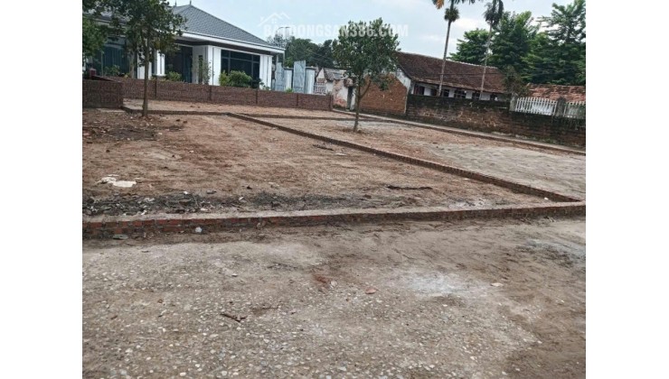 Nhà em tách 3 mảnh bán 1 mảnh 100m2 giá 1.7 tỷ, gần trường C1,2, chợ đông đúc