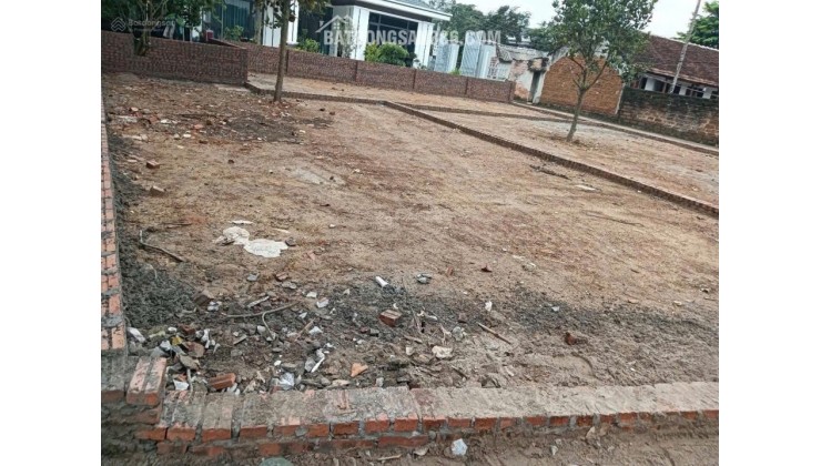 Nhà em tách 3 mảnh bán 1 mảnh 100m2 giá 1.7 tỷ, gần trường C1,2, chợ đông đúc