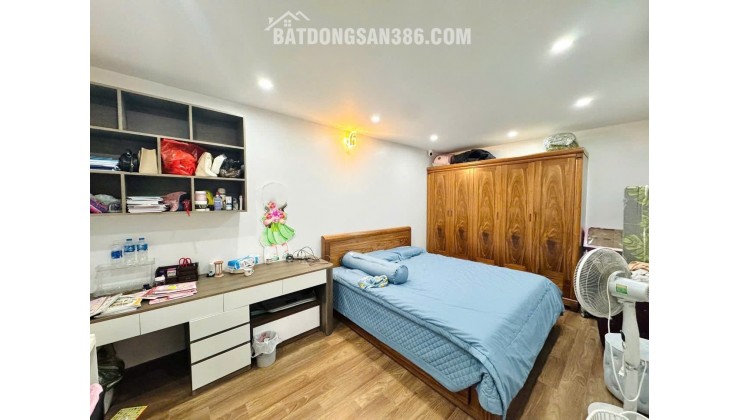 Bán nhà Hoàng Quốc Việt - Cầu Giấy - 45m2 - 5 tầng - 13 tỷ