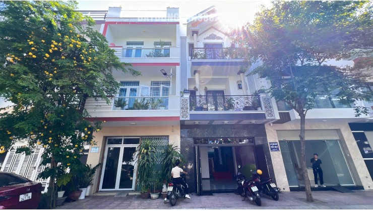 Nhà 3 Tầng Mới Hiện Đại Có Thang Máy Tiện Nghi Trong Khu Đô Thị Văn Minh Ở Nha Trang.