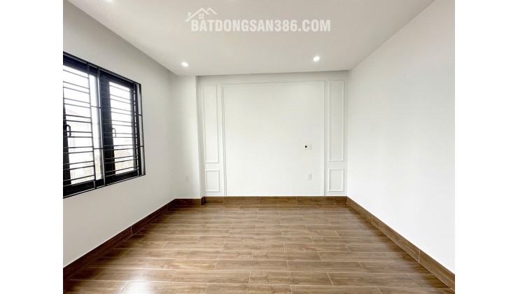 Nhà 4 tầng mặt đường Trực Cát - Vĩnh Niệm, đẹp như mới, giá 4.58 tỉ