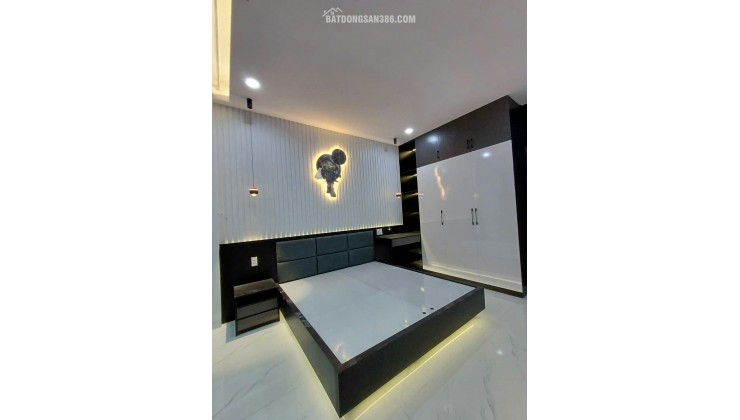 Mặt Tiền CXBH Quận 10, DT:4.5x15, T+5L Gái 18.5 tỷ TL