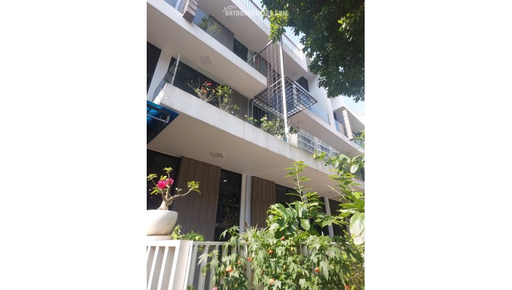 Khu nhà Bella, cạnh Citihone đường 35 Cát Lái, Q2  nhỉnh 10ty
Nhà đẹp không tỳ vết nội thất sịn,mua ngay đón tết Diện tích 84m  ngang  5.2m x dài 16m