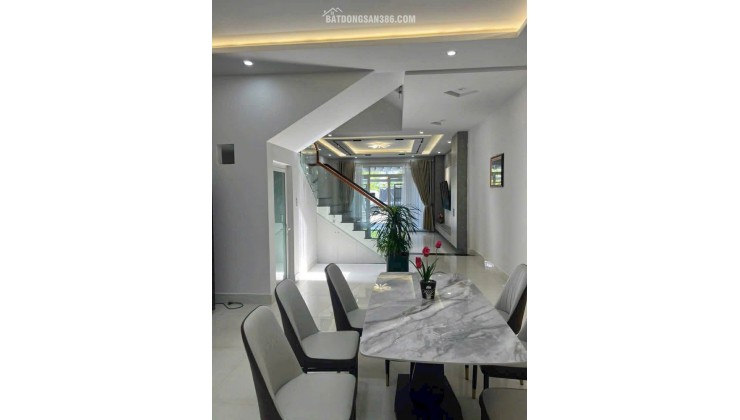 CẦN BÁN NHÀ 3 TẦNG HUỲNH NGỌC ĐỦ, NHÀ MỚI XÂY RẤT ĐẸP