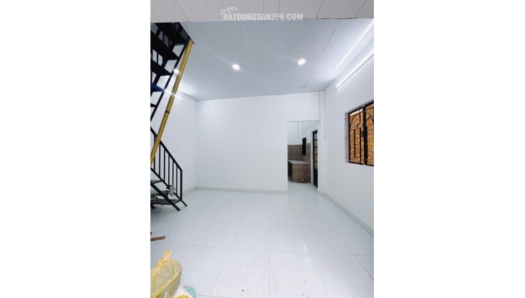 Bán Nhà Hoàng Diệu Q.4, 1 Trệt, 2 lầu, Cách MT Hoàng Diệu 20m, Giá Nhỉnh 3 Tỷ.