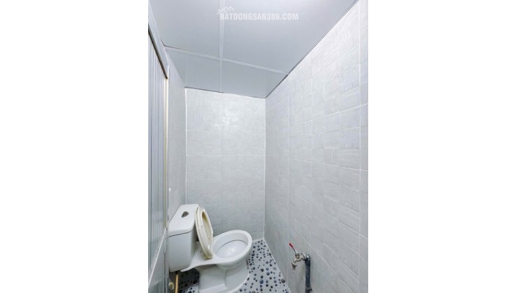 Bán Nhà Hoàng Diệu Q.4, 1 Trệt, 2 lầu, Cách MT Hoàng Diệu 20m, Giá Nhỉnh 3 Tỷ.