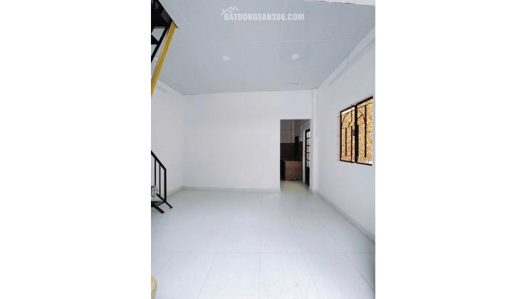 Bán Nhà Hoàng Diệu Q.4, 1 Trệt, 2 lầu, Cách MT Hoàng Diệu 20m, Giá Nhỉnh 3 Tỷ.