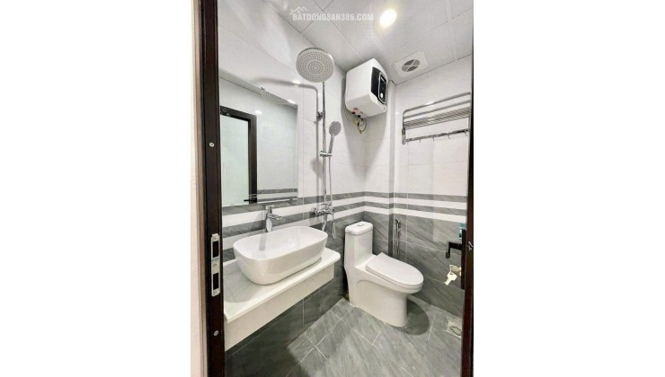 NHÀ ĐẸP 7 TẦNG THANG MÁY CỔ NHUẾ, 80M2 GIÁ 13,5 TỶ BAO BỌC XUNG QUANH BỞI 3 TRƯỜNG ĐẠI HỌC LỚN.