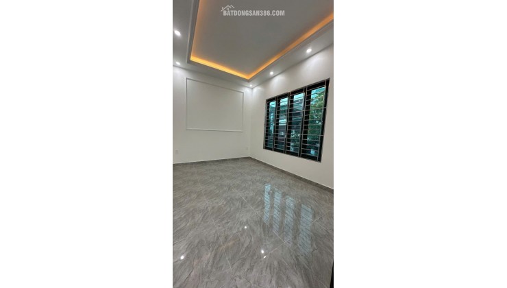 Nhà 3 tầng độc lập, lô góc, khu phân lô đường 15m Thiên Lôi, Giá 4.5 tỉ gần AEON