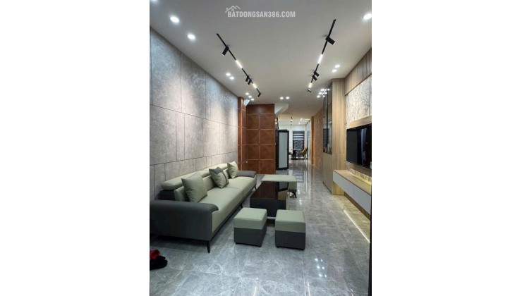 Bán nhà Đức Giang 53m 3 tầng 2 thoáng thông bàn cờ hơn 8 tỷ