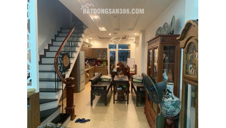 NHÀ CHÍNH CHỦ- GIÁ TỐT chính chủ cần bán nhanh nhà ngay trung tâm phường Ngọc Thụy, HN