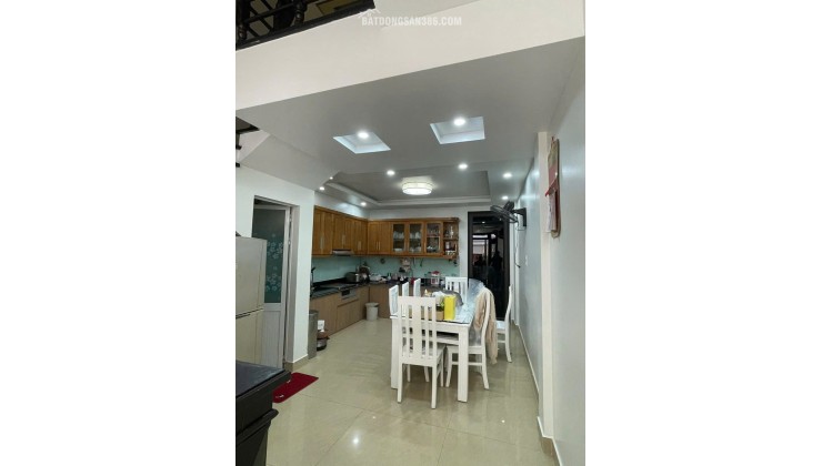 Nhà phân lô 591 Thiên Lôi, 66m 4 tầng, Giá 8.8 tỉ đối diện AEON