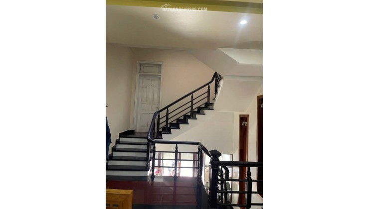 Nhà phân lô 591 Thiên Lôi, 66m 4 tầng, Giá 8.8 tỉ đối diện AEON