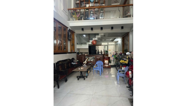 Bán nhà hẻm 6m Hiệp Thành 26 Quận 12, xe hơi đậu cửa, nhà đẹp hiện đại