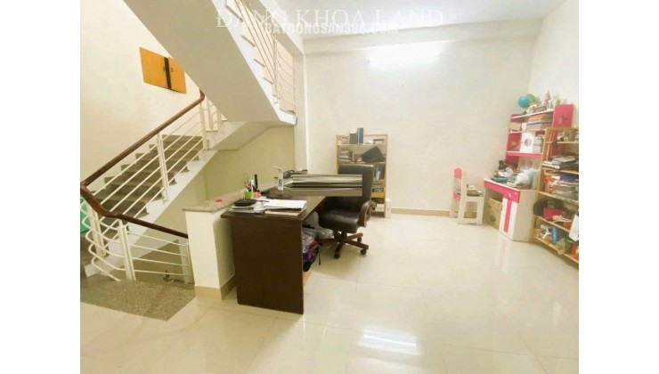 Cần bán gấp nhà 3 tầng p HBC- Thủ Đức. Xác bên Gigamal khu bên sông. Giá mềm.