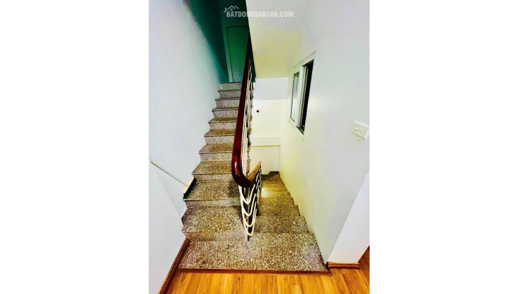 BÁN CĂN HOÀNG CẦU PHÂN LÔ Ô TÔ - HƠN 17 TỶ 46M MT 5.6M 5 TẦNG