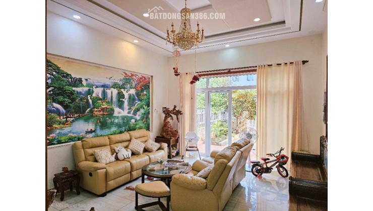 Hạ mạnh 1.3 Tỷ - giá mới 23.9 TỶ TL - rẻ nhất KDC GIA HÒA Biệt Thự Lô có, 4 tầng có thang máy nội thất sang trọng