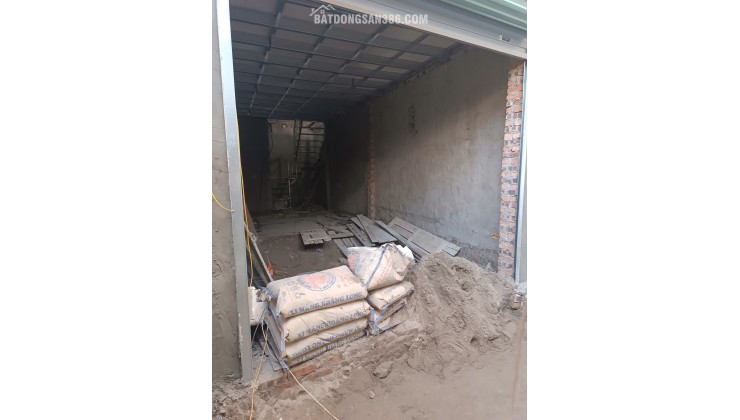 Chính chủ bán nhà 2 tầng 36m phố Bùi Huy Bích, ô tô đỗ cửa, ngay đường lớn