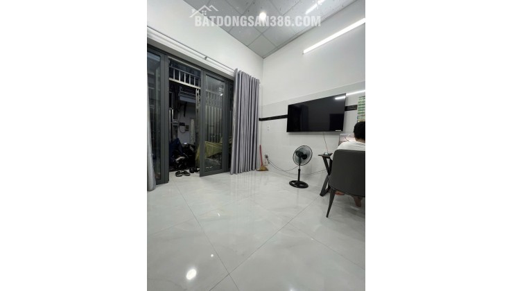 Nhà đẹp HXH vuông vức, 4x13m đường Nguyễn Hữu Tiến, cách nhà ga T3 chỉ 1km