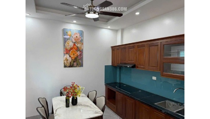 LÔ Góc- Kinh DOANH, Ô Tô Tránh Thượng CÁT, Nhà 5 Tầng THANG MÁY Diện Tích 42 M2 Giá Nhỉnh 7 Tỷ.