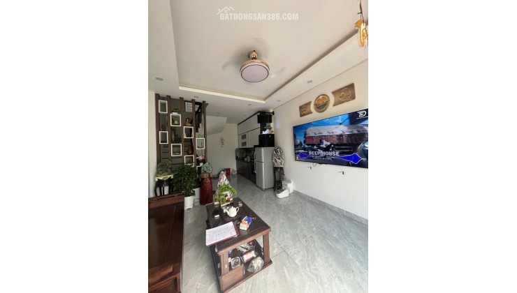 NHÀ ĐẸP THƯỢNG CÁT, Ô TÔ ĐỖ CỬA, CẠNH CHỢ, PHÒNG KHÁM 30 M2 GIÁ 6,2 TỶ.