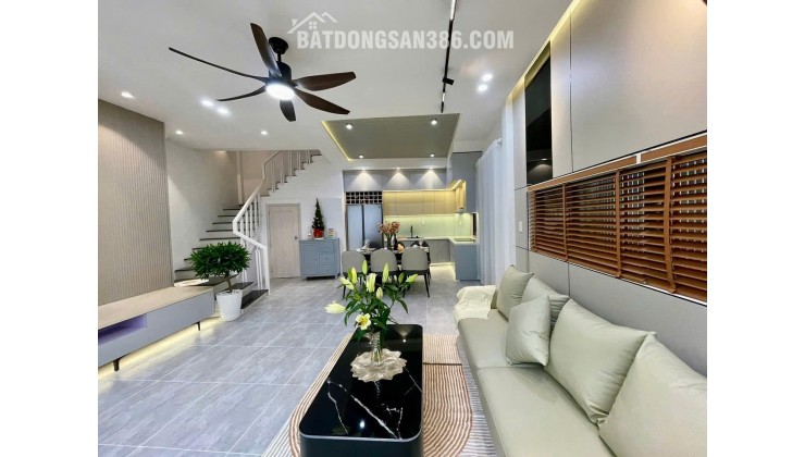 Cần bán nhà 3 tầng 3 mê sân thượng chill, 3 mặt kiệt sau lưng MT  Huỳnh Ngọc Huệ