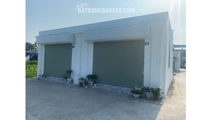 Nhà mình cần cho thuê 1 căn hộ rộng khoảng 37m2 sân cổng rộng rãi ô tô đỗ tận cửa.