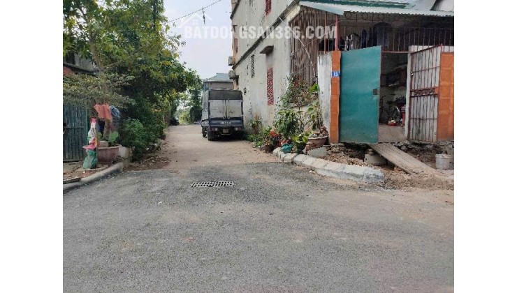 Chính chủ nhờ bán căn nhà 3 tầng phố Thúy Lĩnh,ô tô đỗ sân,căn góc thoáng sáng