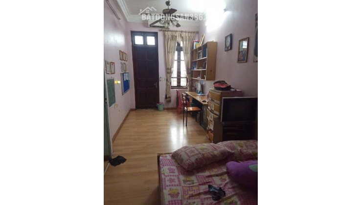 Chính chủ nhờ bán căn nhà 3 tầng phố Thúy Lĩnh,ô tô đỗ sân,căn góc thoáng sáng