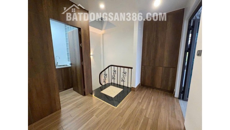 Bán nhà Ngọc Thụy 32m 5 tầng MT4.5m ô tô thông hơn 9 tỷ