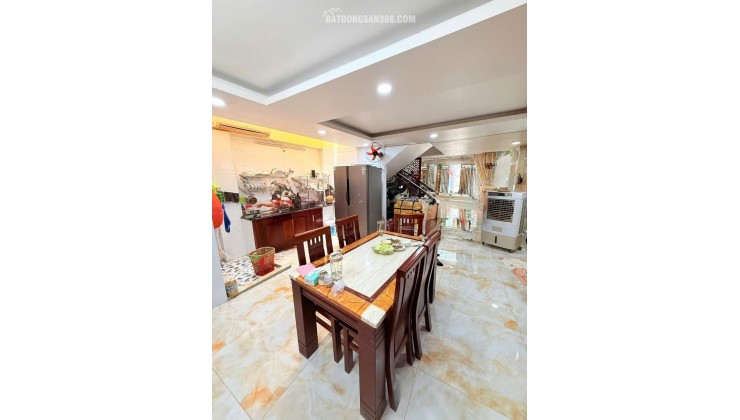 Kẹt lắm rồi !!! Lý Thường Kiệt - P.9 - Tân Bình 82m2 / 5Tầng