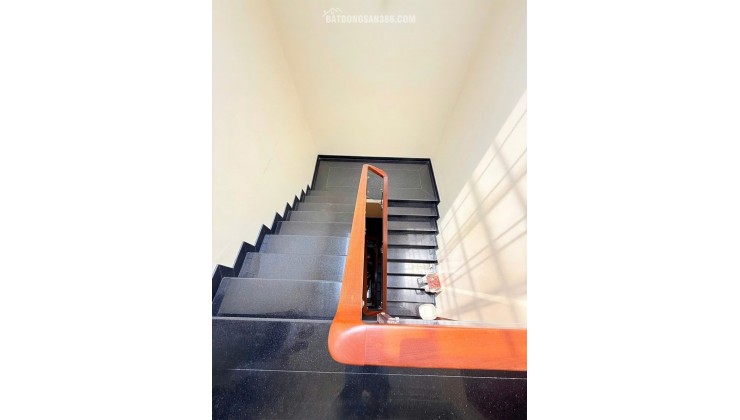 Kẹt lắm rồi !!! Lý Thường Kiệt - P.9 - Tân Bình 82m2 / 5Tầng