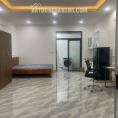 Nhà mình cần cho thuê 1 căn hộ rộng khoảng 37m2 sân cổng rộng rãi ô tô đỗ tận cửa.