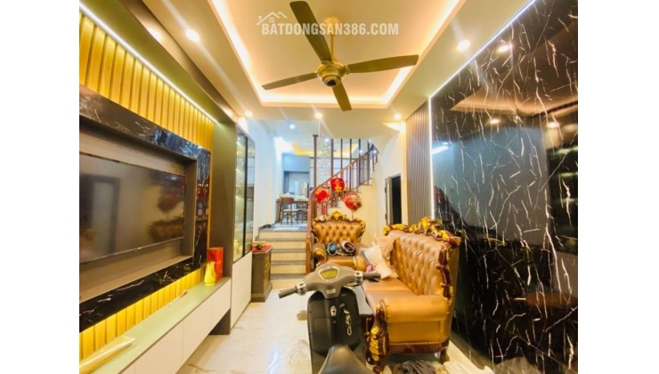 Bán nhà Kim Giang, Hoàng Mai, gần ô tô, sổ nở hậu, 37m2, 10.8 tỷ(CTL)